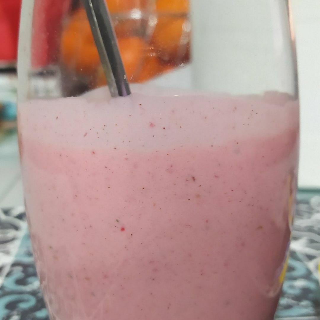 Batido cremoso de fresas y frambuesas Batido cremoso de fresas y frambuesas