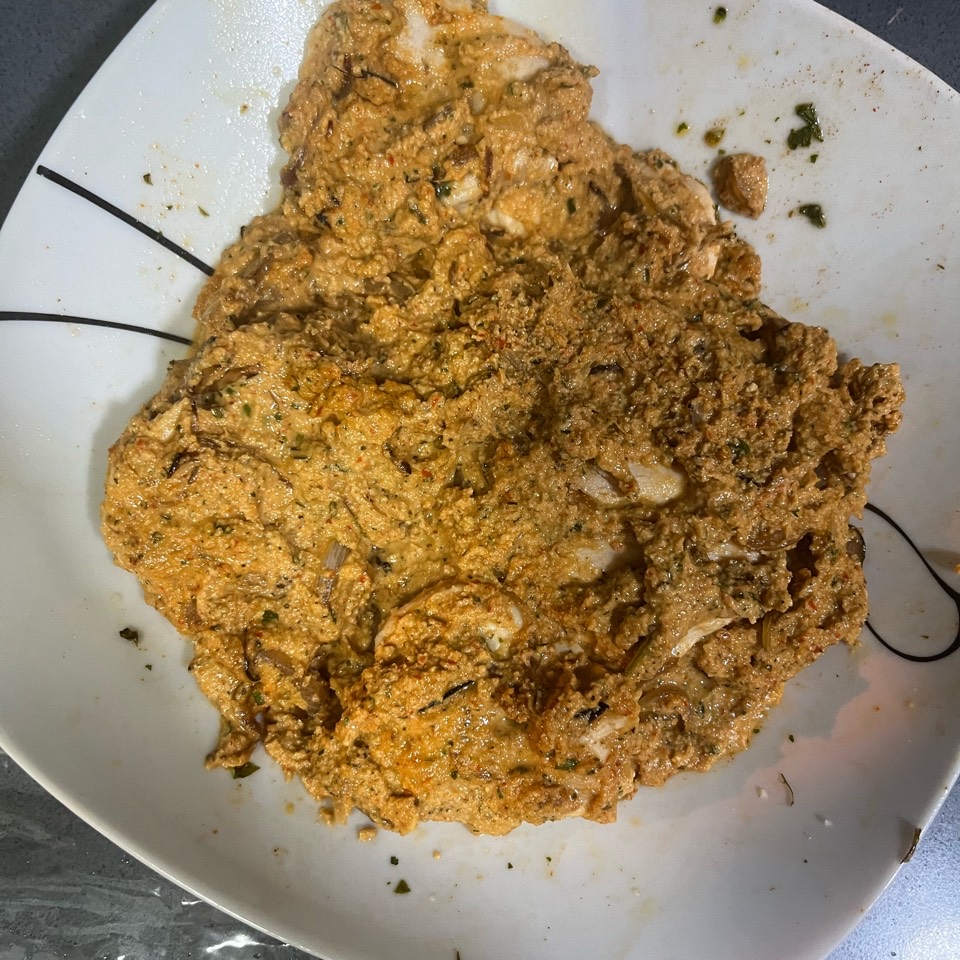 Pavo con salsa de pimiento rojo y nueces Pavo con salsa de pimiento rojo y nueces