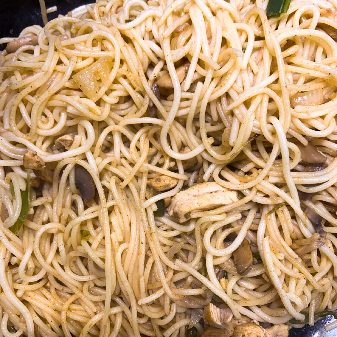 Espaguetis con verduras y pollo 