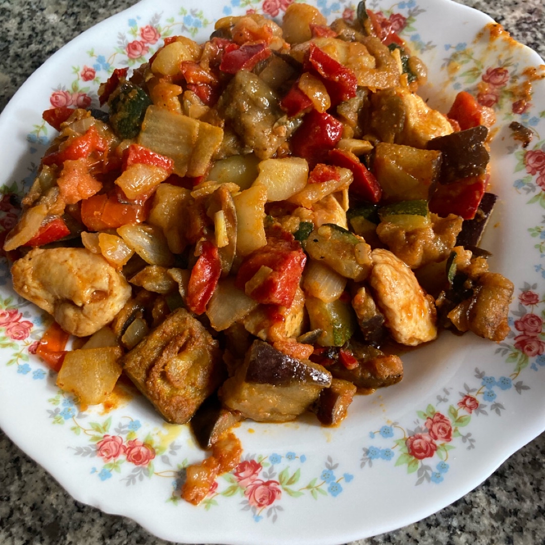 Verduras y pollo al curry Verduras y pollo al curry