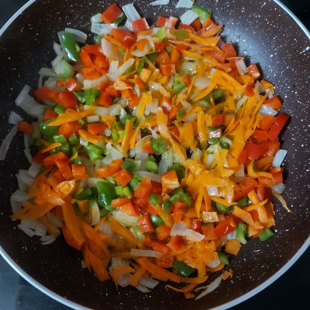 Lasaña de verduras🥕🧄🍅🧅🫑🌶 Paso 1 Lasaña de verduras🥕🧄🍅🧅🫑🌶 Paso 1