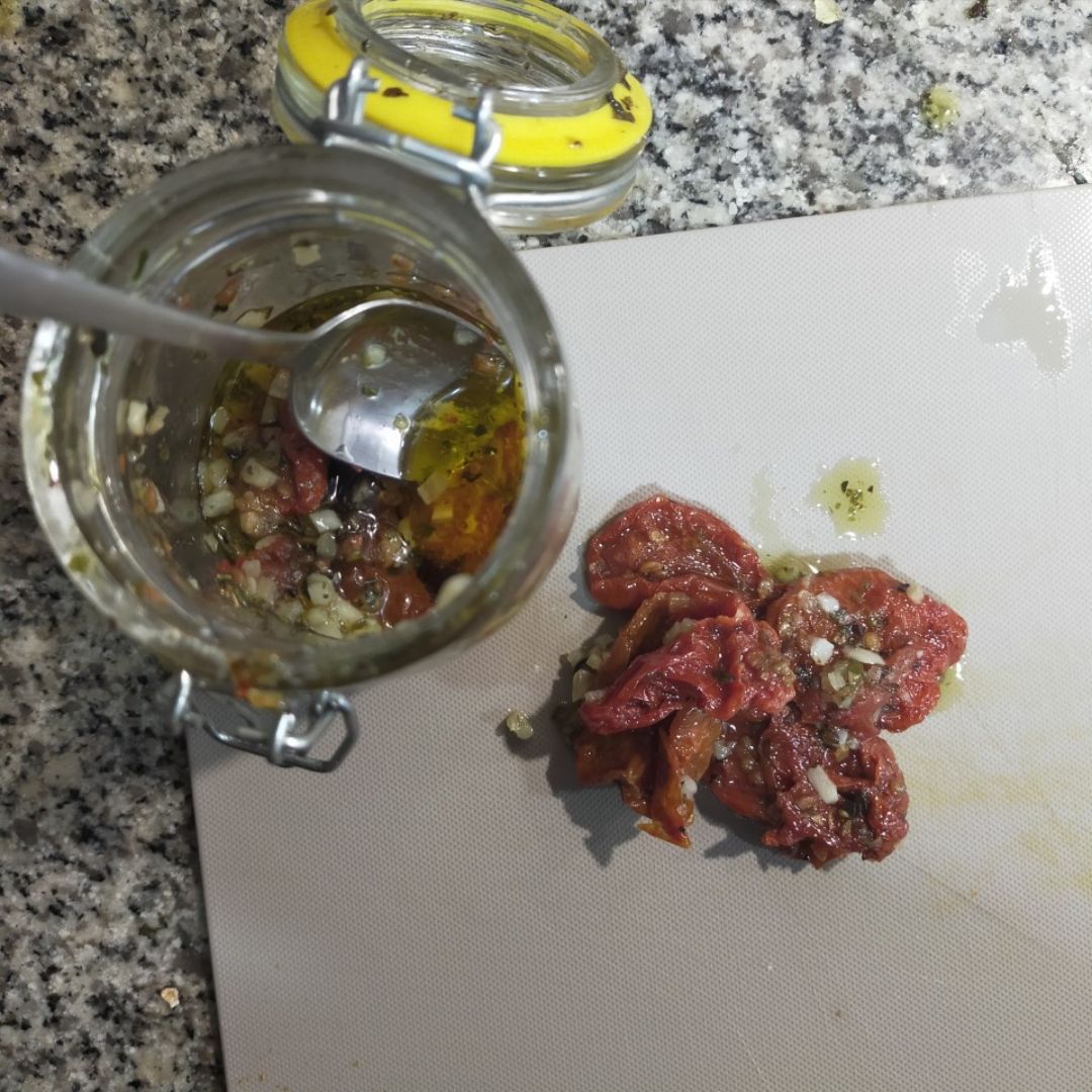 Pasta con tomates secos en AOVE, orégano y parmesano Paso 3 Pasta con tomates secos en AOVE, orégano y parmesano Paso 3