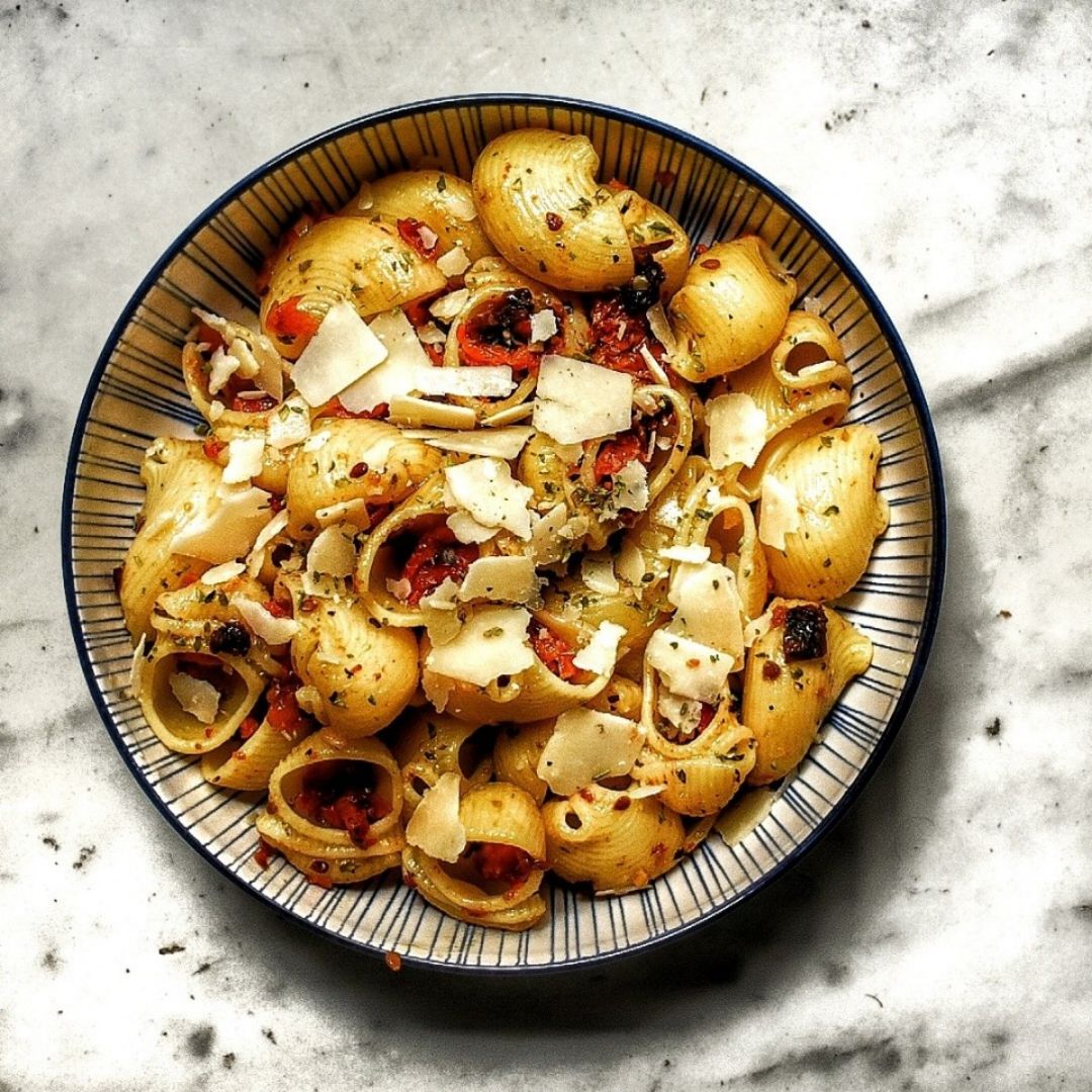 Pasta con tomates secos en AOVE, orégano y parmesano Paso 4 Pasta con tomates secos en AOVE, orégano y parmesano Paso 4