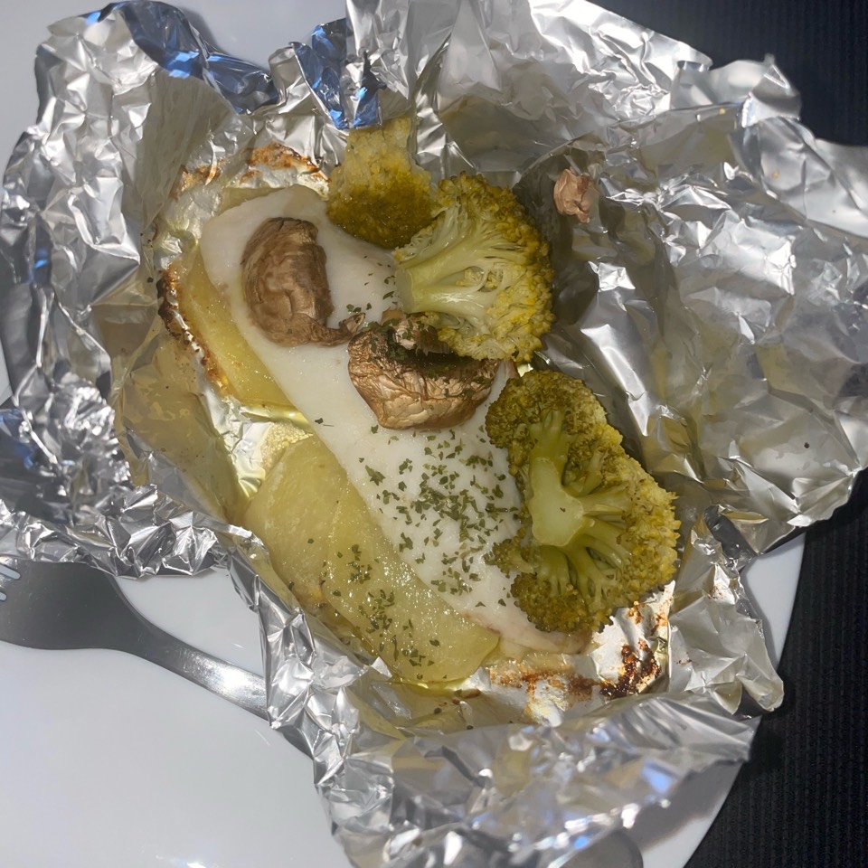 Merluza con verduras al papillote