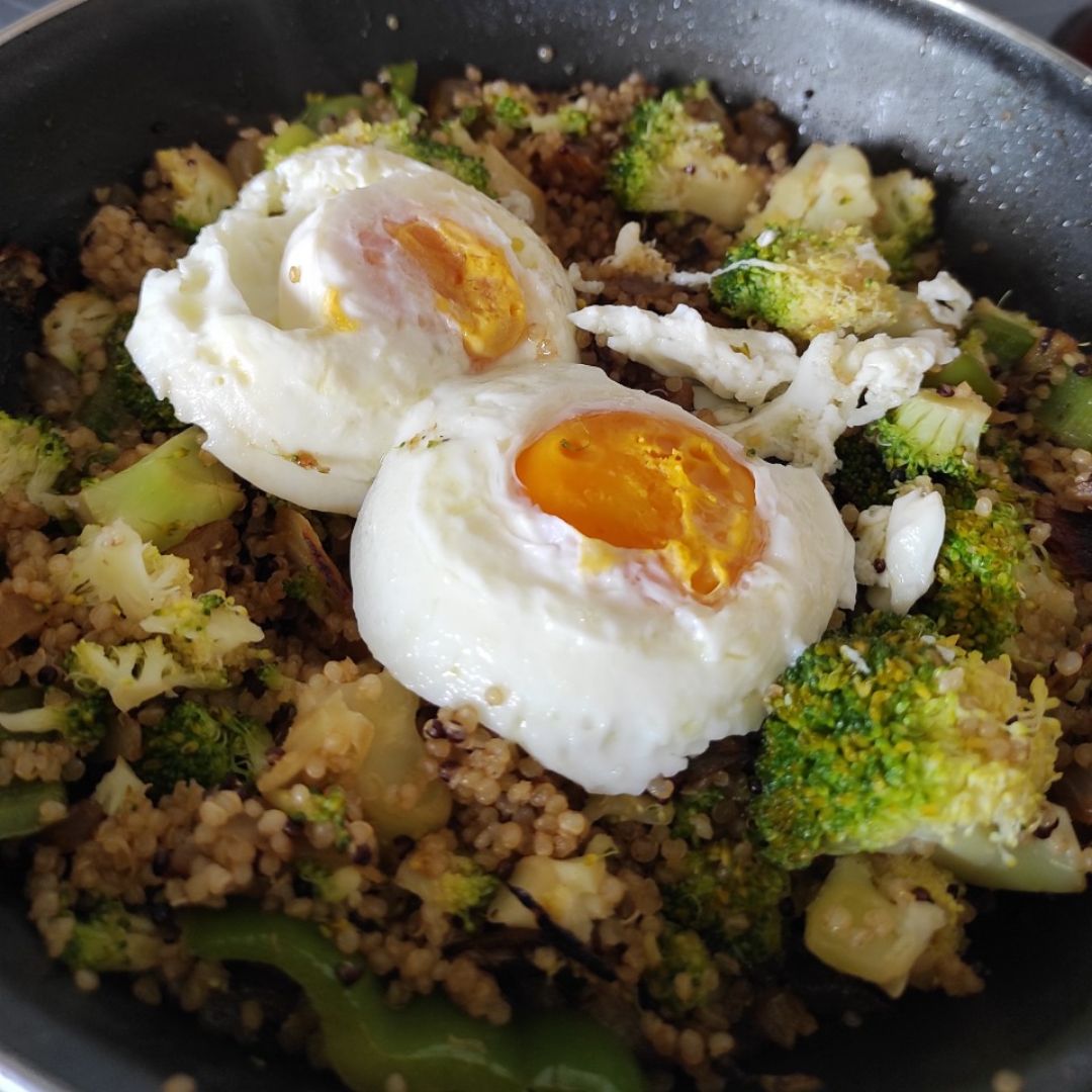 Quinoa con verduras y huevo Quinoa con verduras y huevo