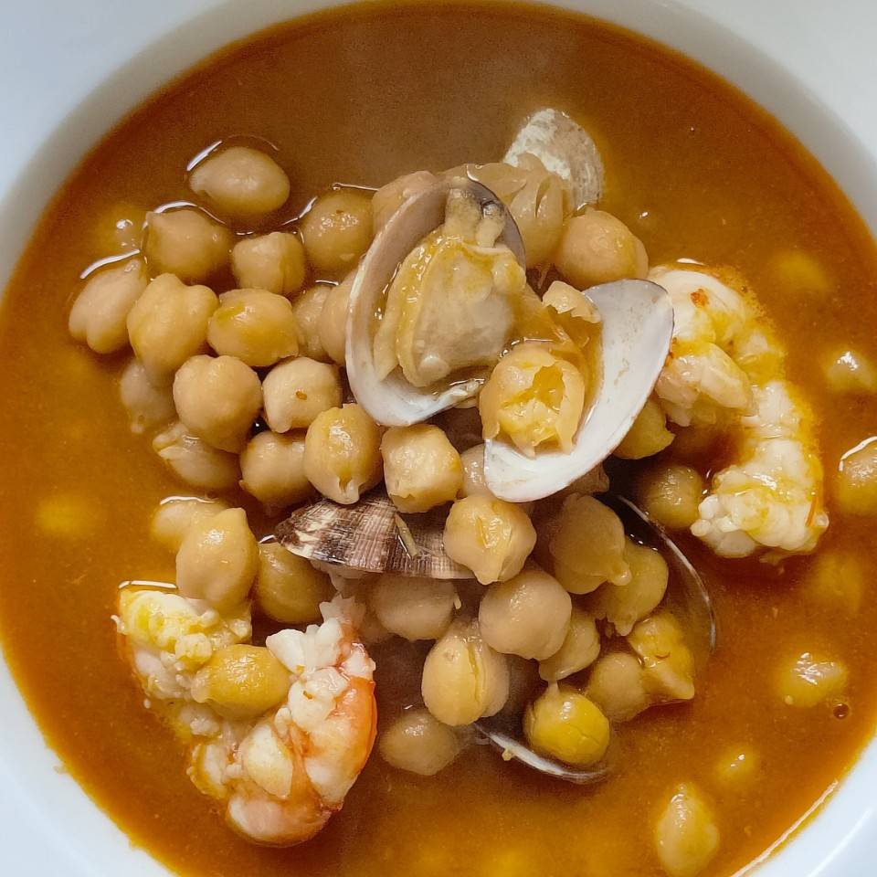 Potaje de garbanzos con gambones y almejas Potaje de garbanzos con gambones y almejas