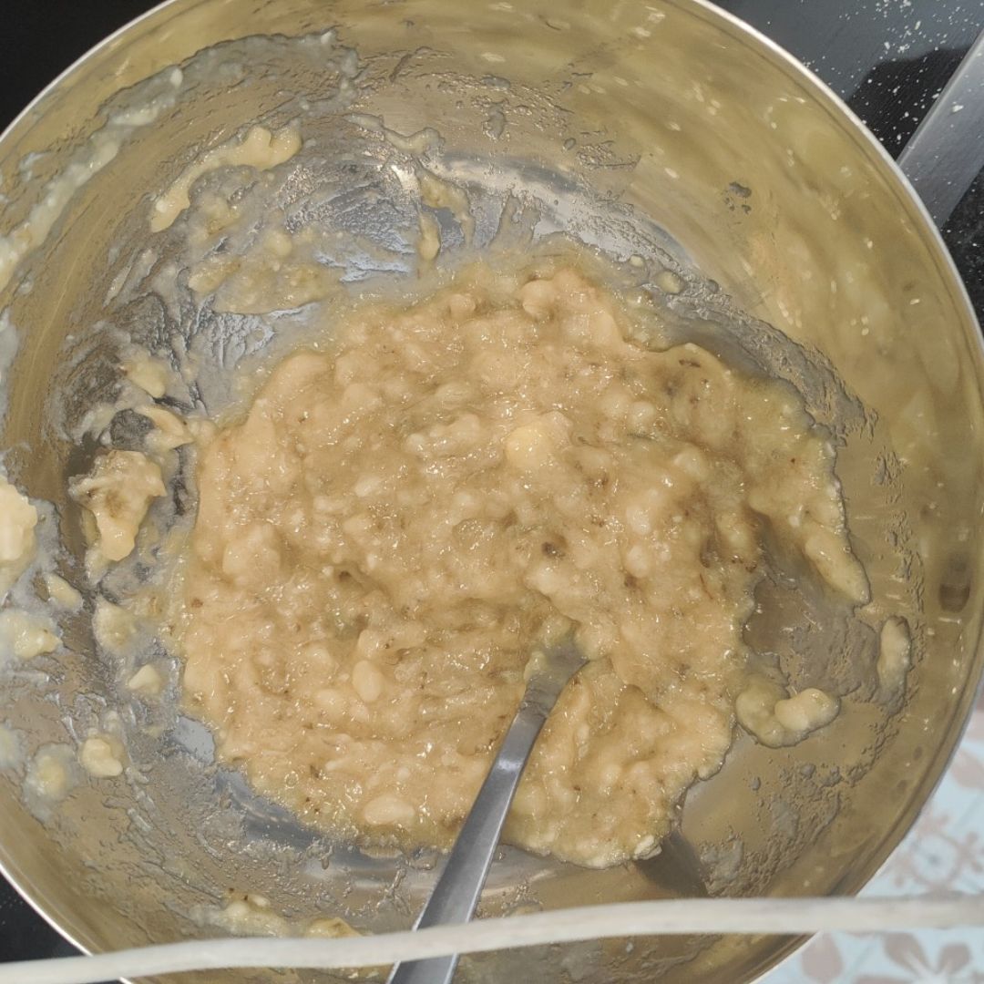 Tarta de plátano al microondas lista en 5 minutos 🍌🍌🍌🍌 Paso 1 Tarta de plátano al microondas lista en 5 minutos 🍌🍌🍌🍌 Paso 1