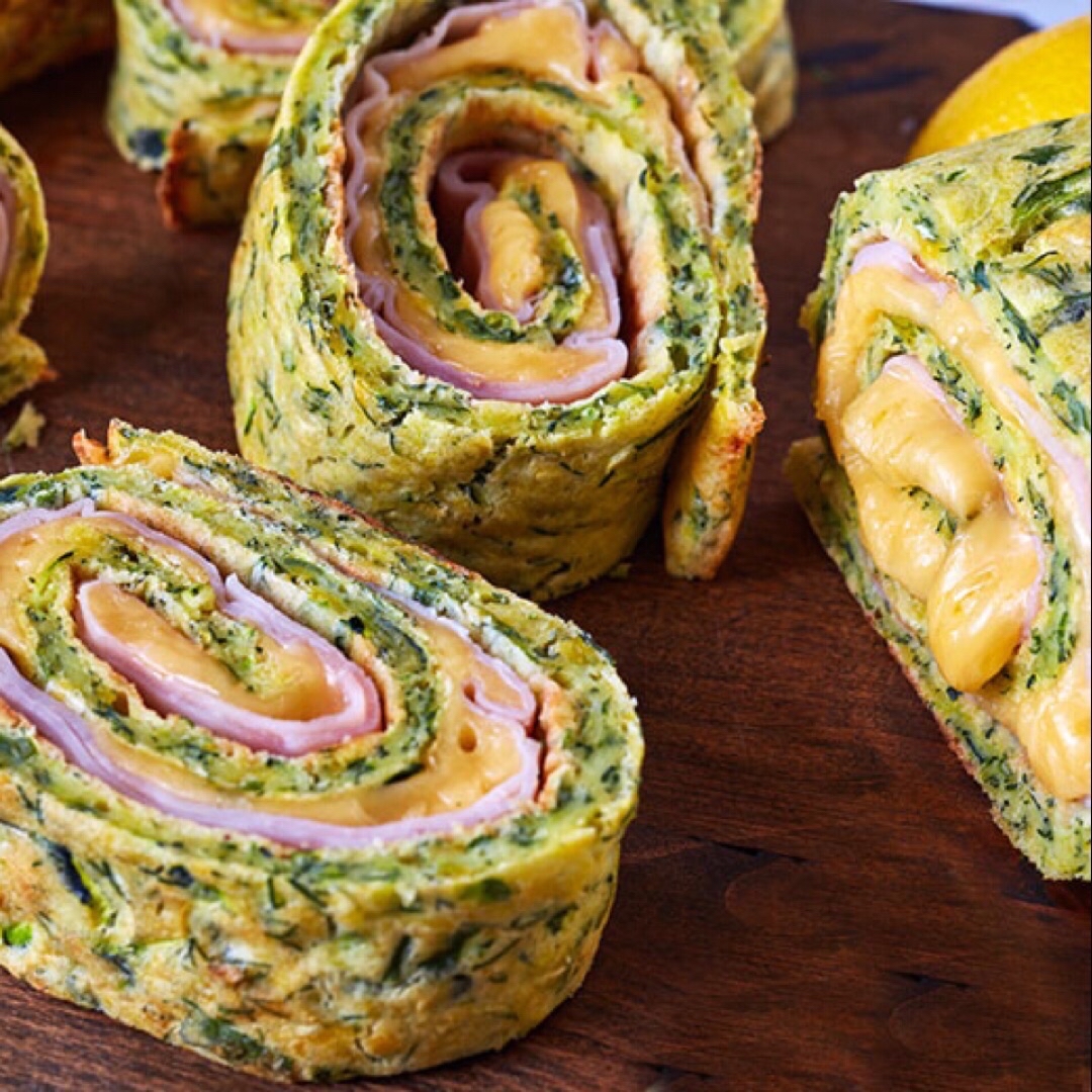 Rollo de calabacín, jamón y queso Rollo de calabacín, jamón y queso