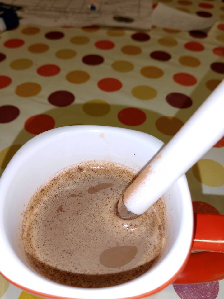 Café con leche desnatada sin lactosa y canela Café con leche desnatada sin lactosa y canela