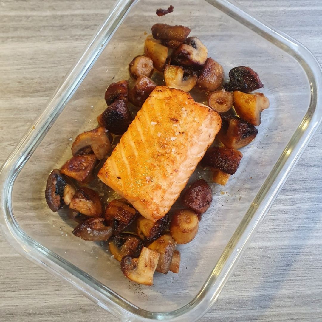 Salmón con champiñones Salmón con champiñones