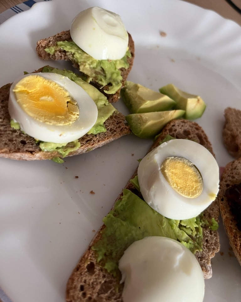 El combo perfecto: huevo y aguacate.