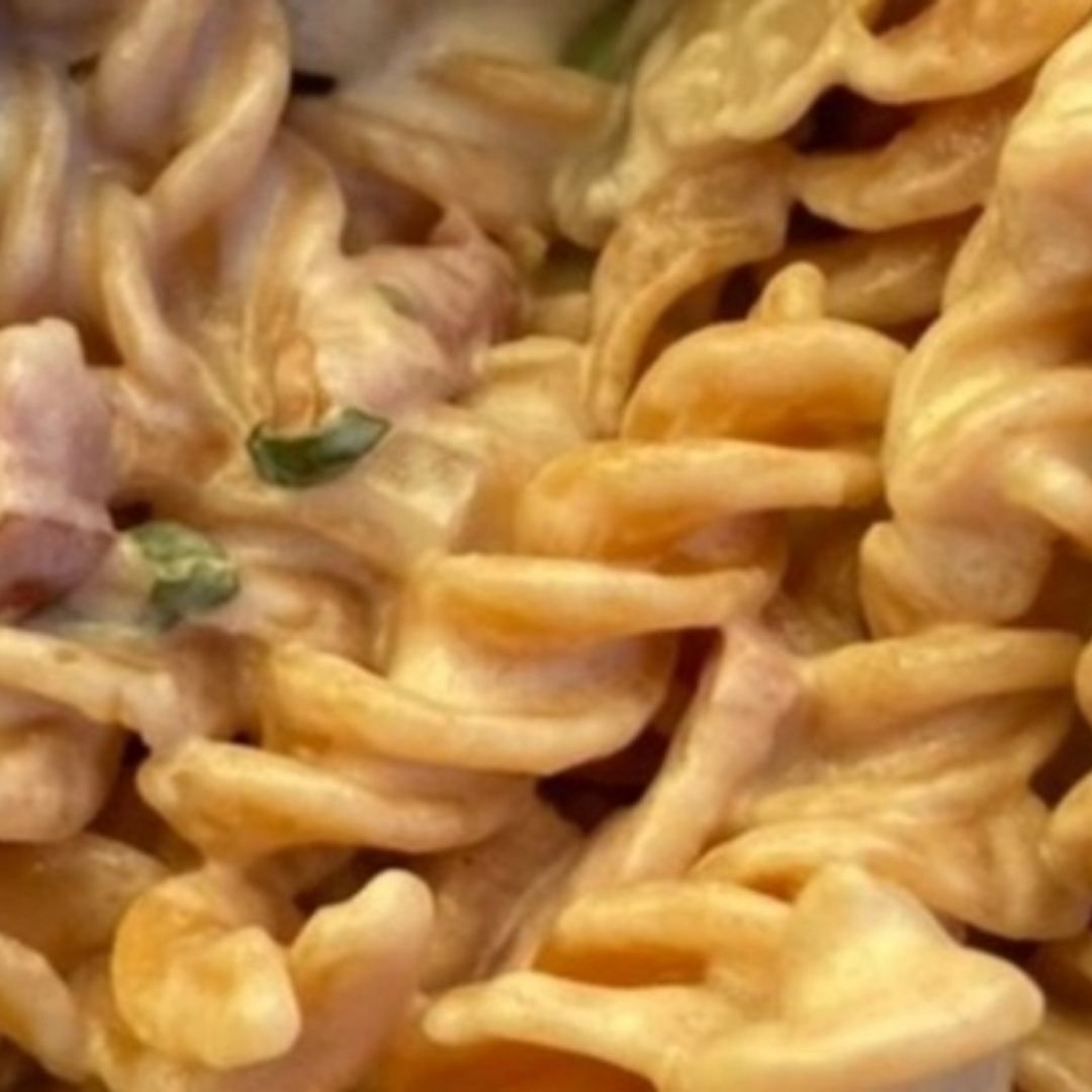 Pasta de lentejas con crema de jamón serrano. 