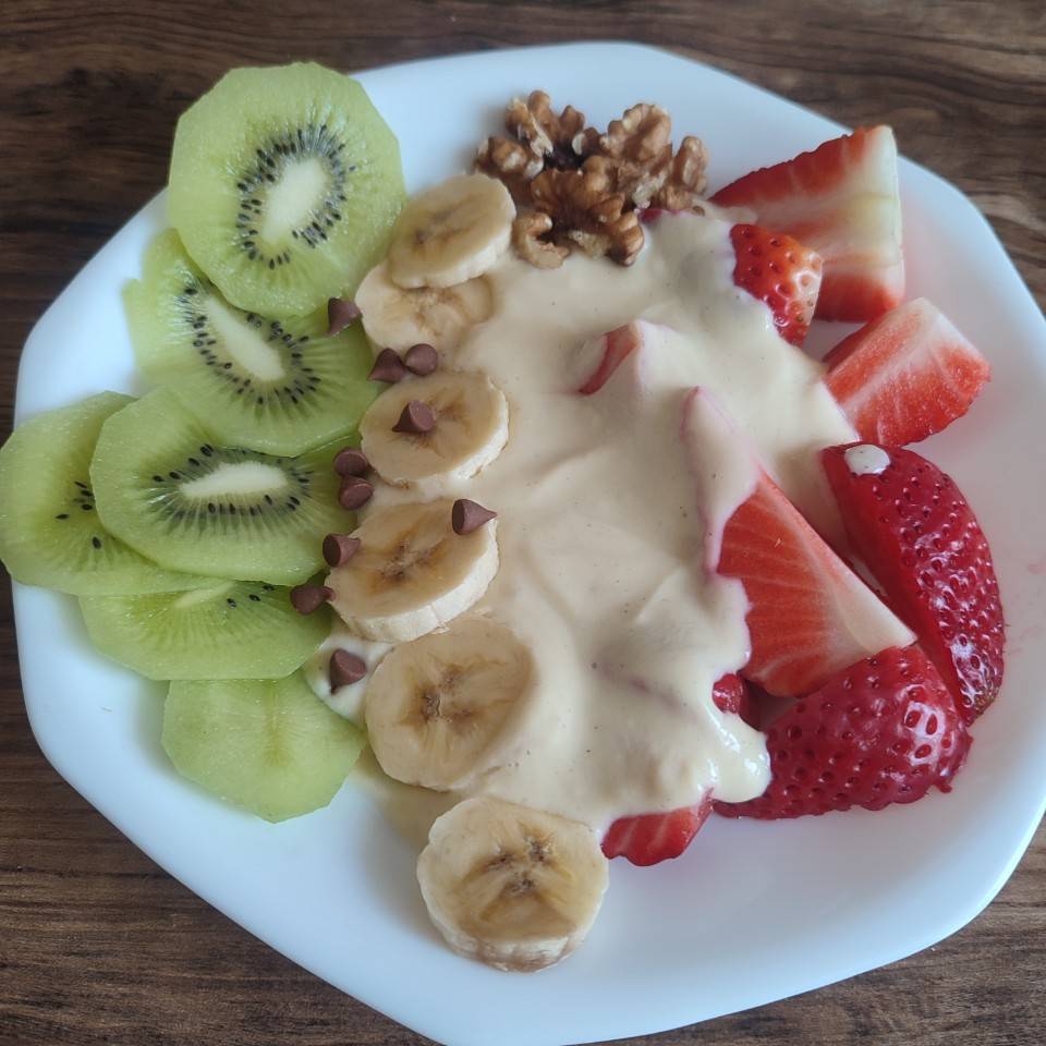 Yogur yopro vainilla, fresas,plátano, kiwi pepitas chocolate Yogur yopro vainilla, fresas,plátano, kiwi pepitas chocolate