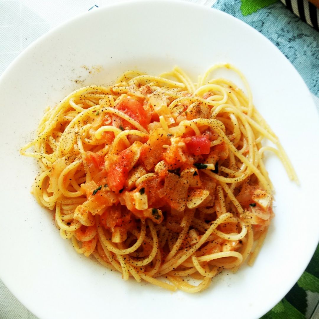 Spaguettis con tomate y pota Spaguettis con tomate y pota