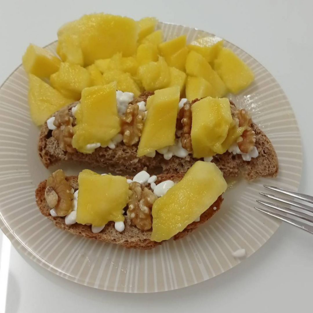 Tostadas de mango con queso Tostadas de mango con queso