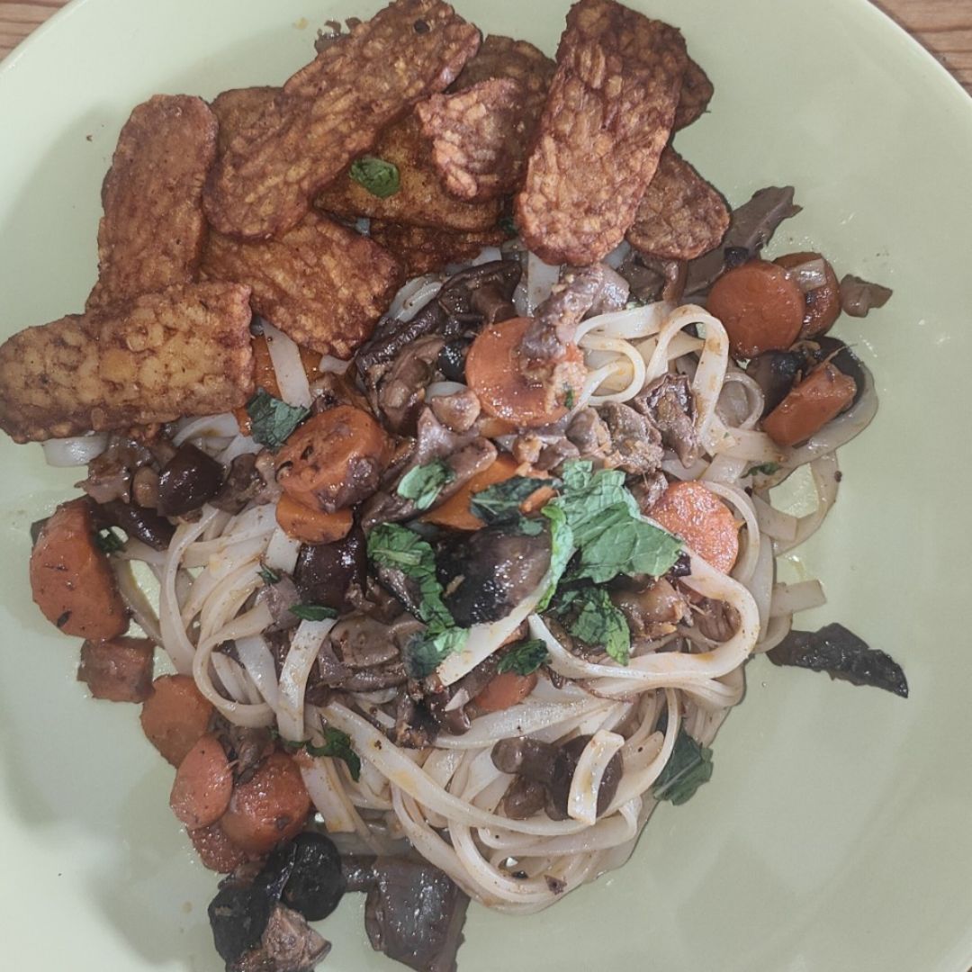 Mazamen de tempeh crujiente y verduras 😱😍 Paso 4 Mazamen de tempeh crujiente y verduras 😱😍 Paso 4
