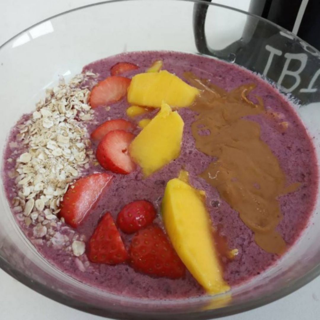 Bowl açai con toppings al gusto 