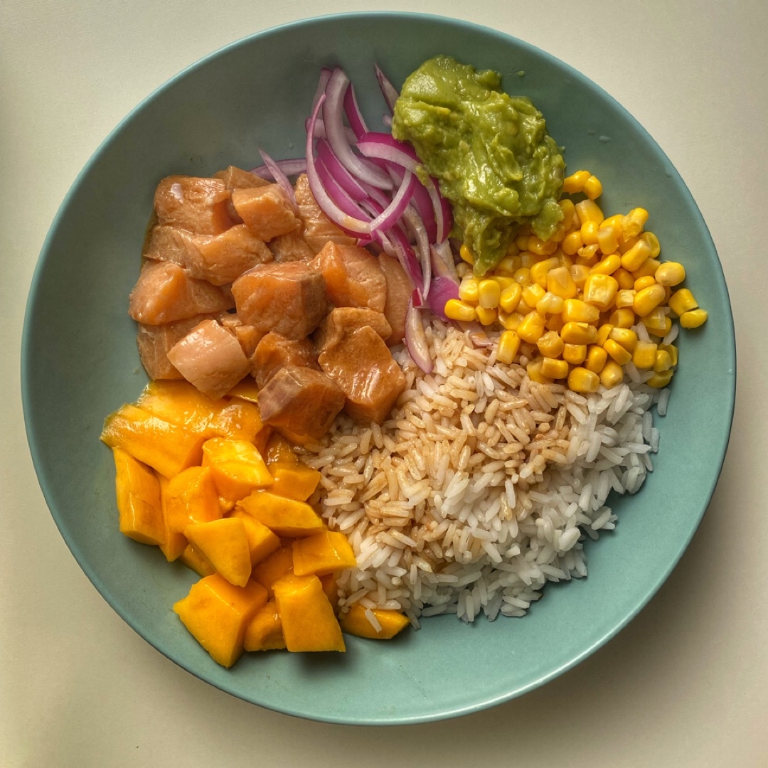 Poke bowl de salm贸n Poke bowl de salm贸n