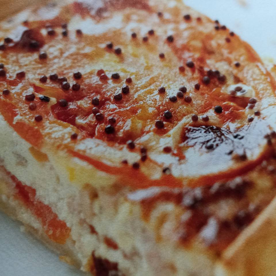 Tarta de atún con tomate Tarta de atún con tomate