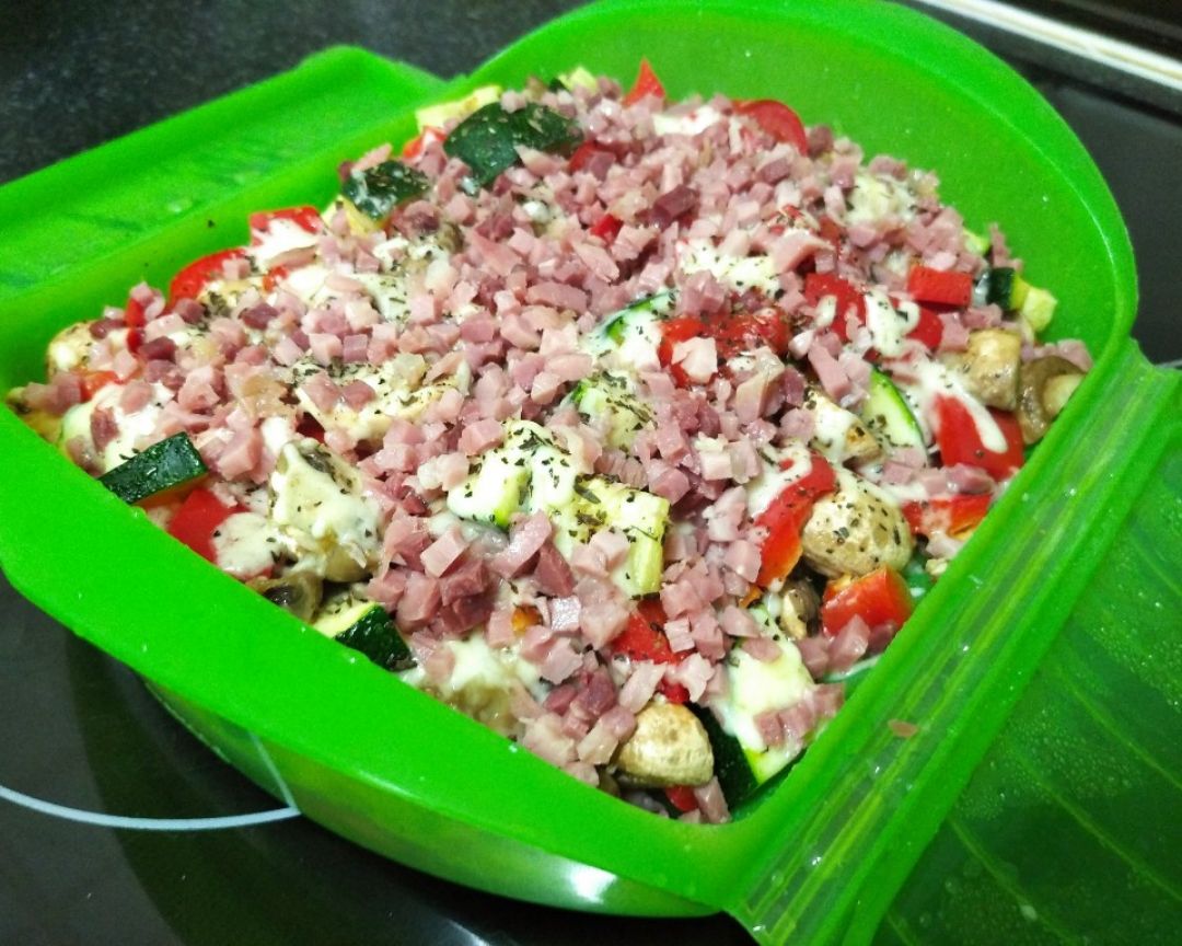 Verduras con jamón y queso en Lekue Verduras con jamón y queso en Lekue