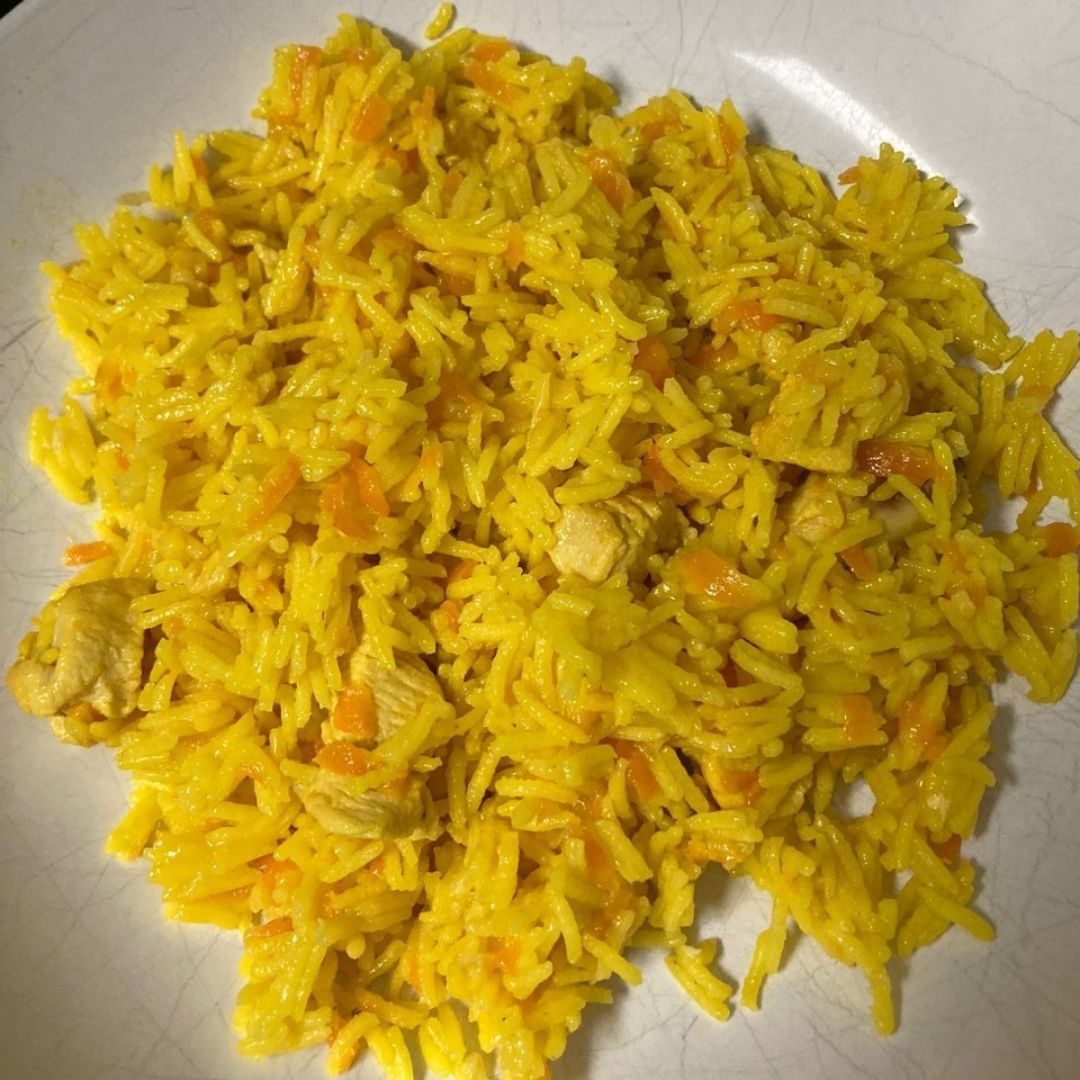 Arroz amarillo con zanahoria y pollo Arroz amarillo con zanahoria y pollo