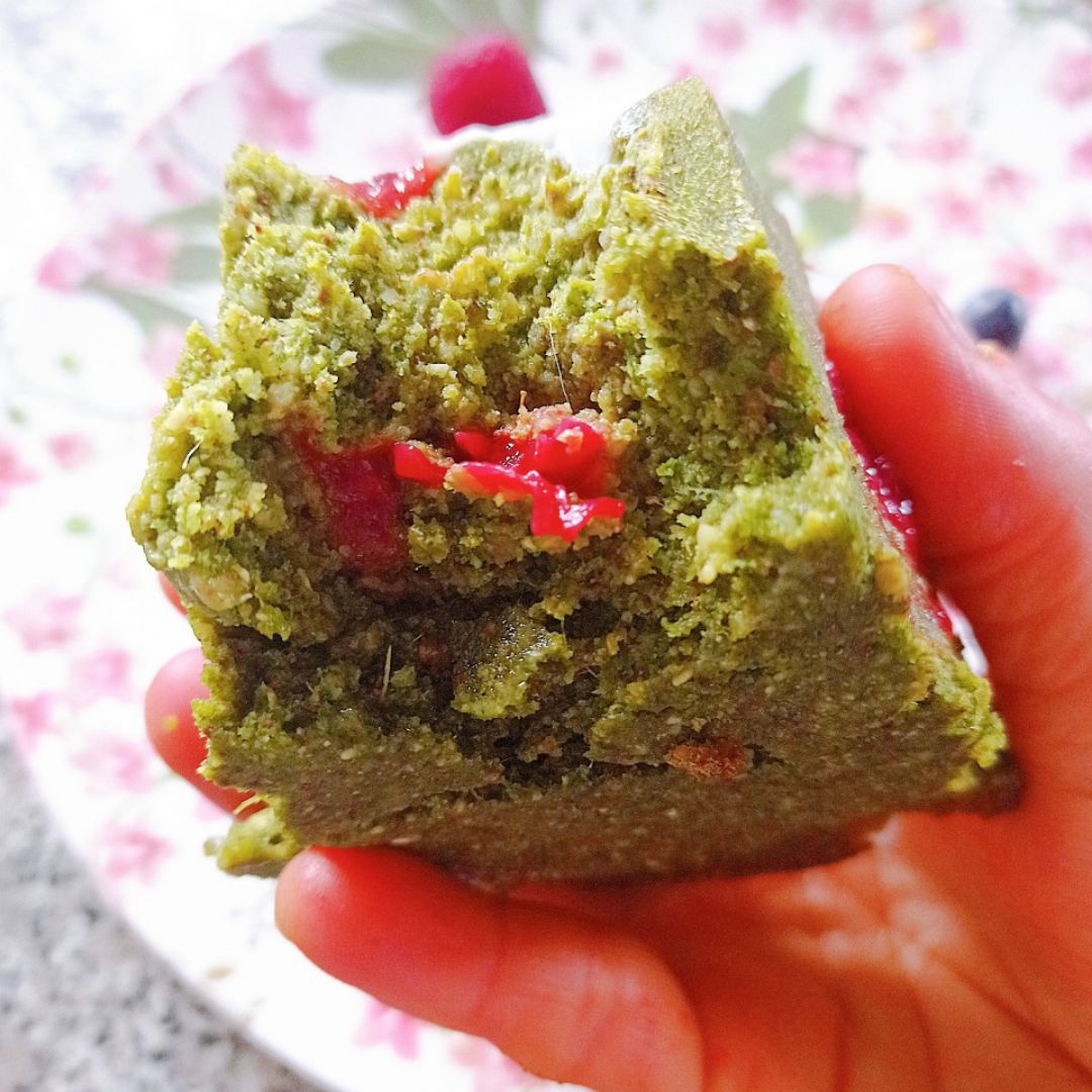 Bizcocho de espinacas 🥬 y frambuesas ❤️ Paso 6 Bizcocho de espinacas 🥬 y frambuesas ❤️ Paso 6