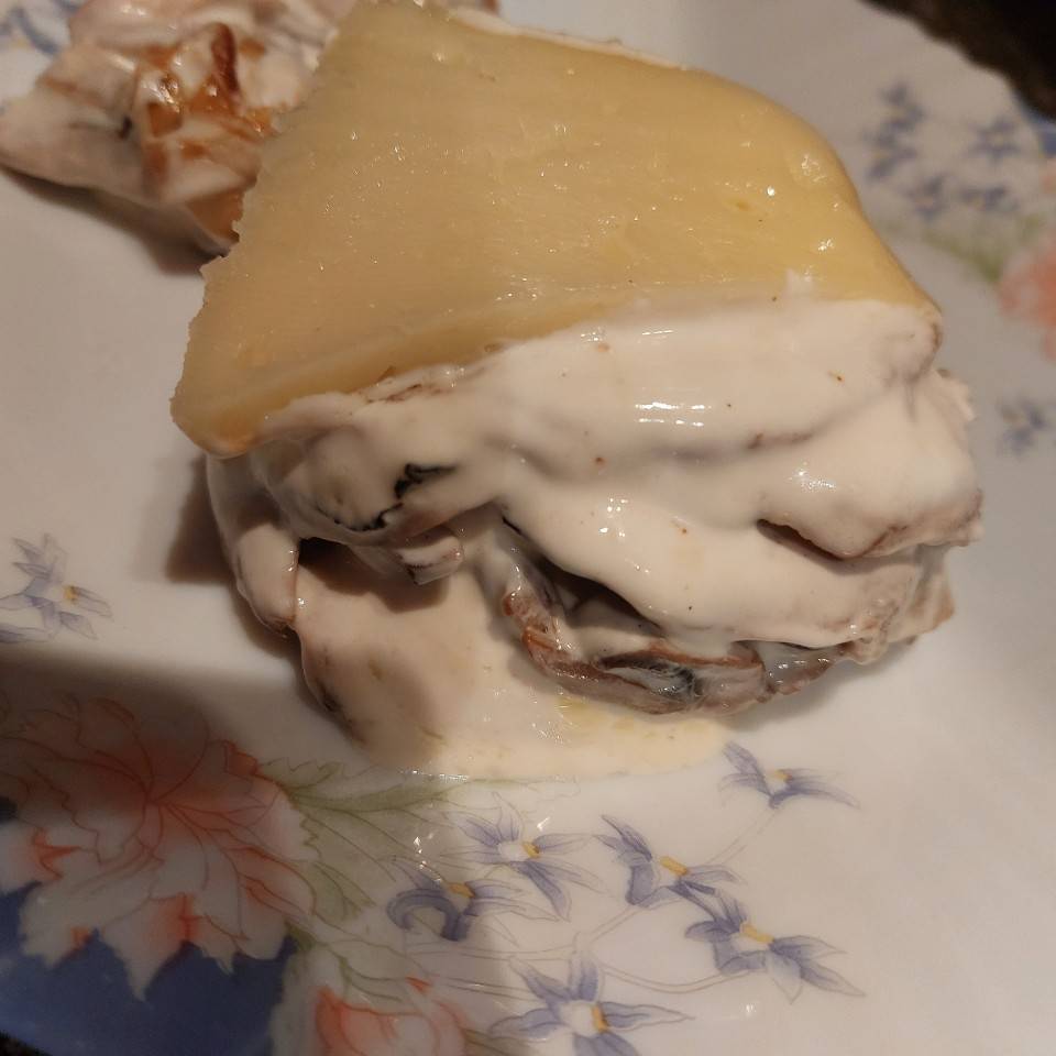 Verduras, pollo, nata y queso