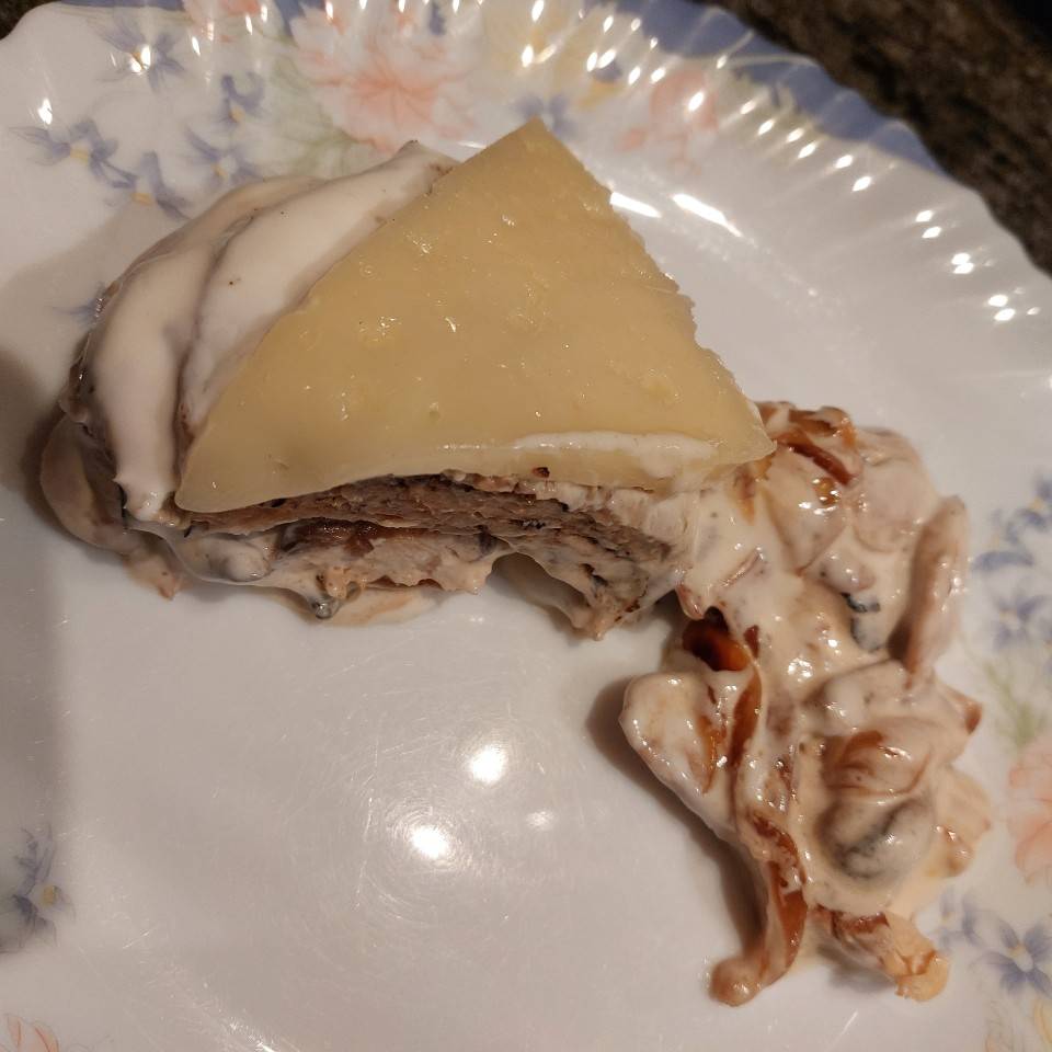 Verduras, pollo, nata y queso