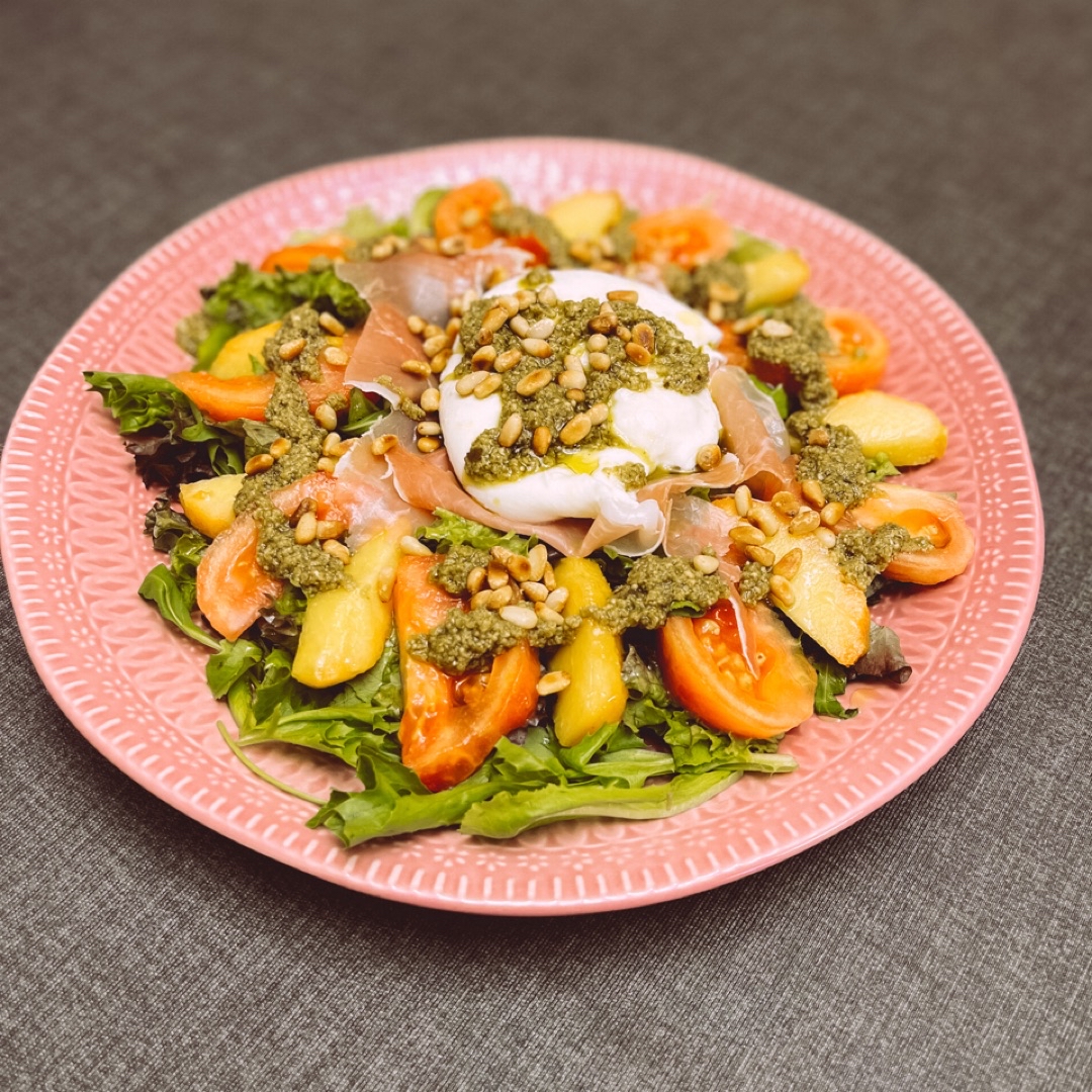 ENSALADA DE MELOCOTÓN Y MOZZARELLA ENSALADA DE MELOCOTÓN Y MOZZARELLA