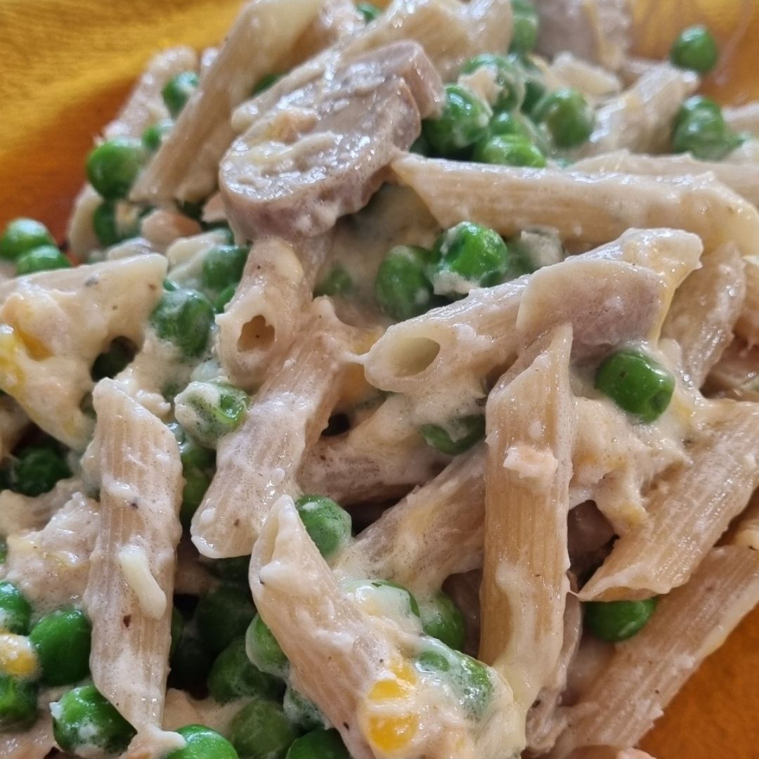 Pasta con salmón y verduras
