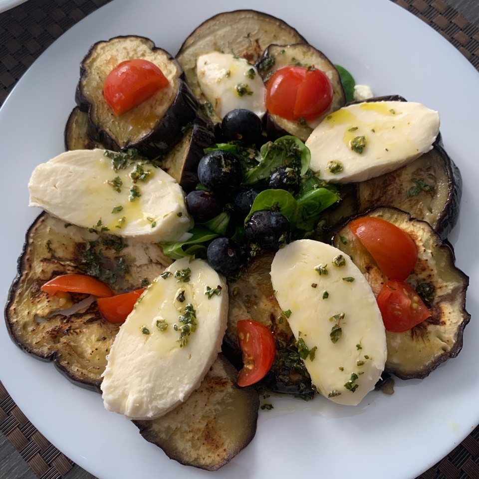 Ensalada templada de berenjena y mozarella Ensalada templada de berenjena y mozarella