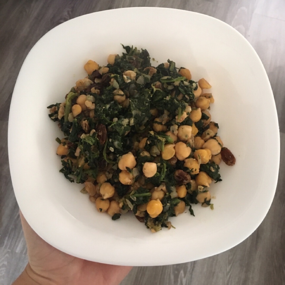 Garbanzos con espinacas, pasas y nueces Garbanzos con espinacas, pasas y nueces