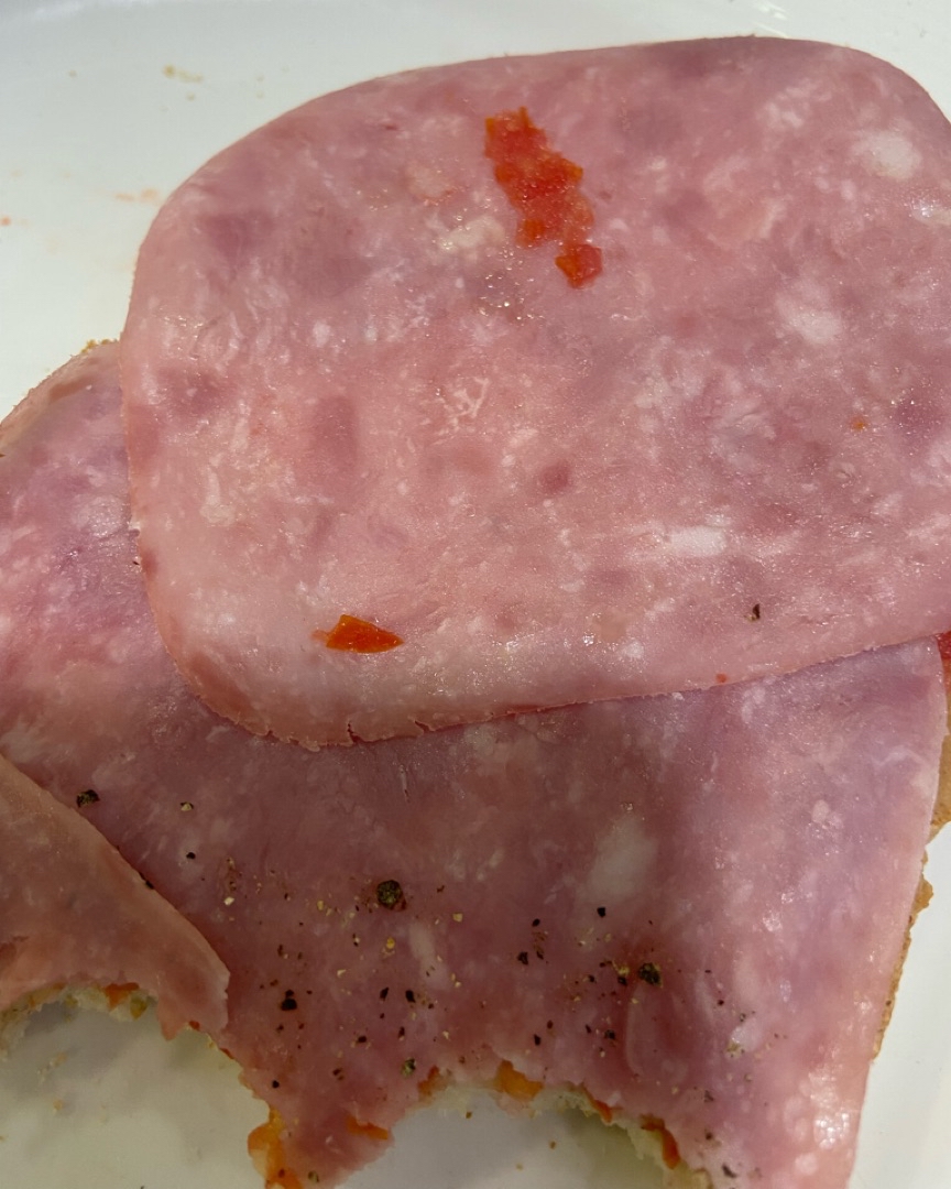 Tostada de jamón cocido con tomate Tostada de jamón cocido con tomate