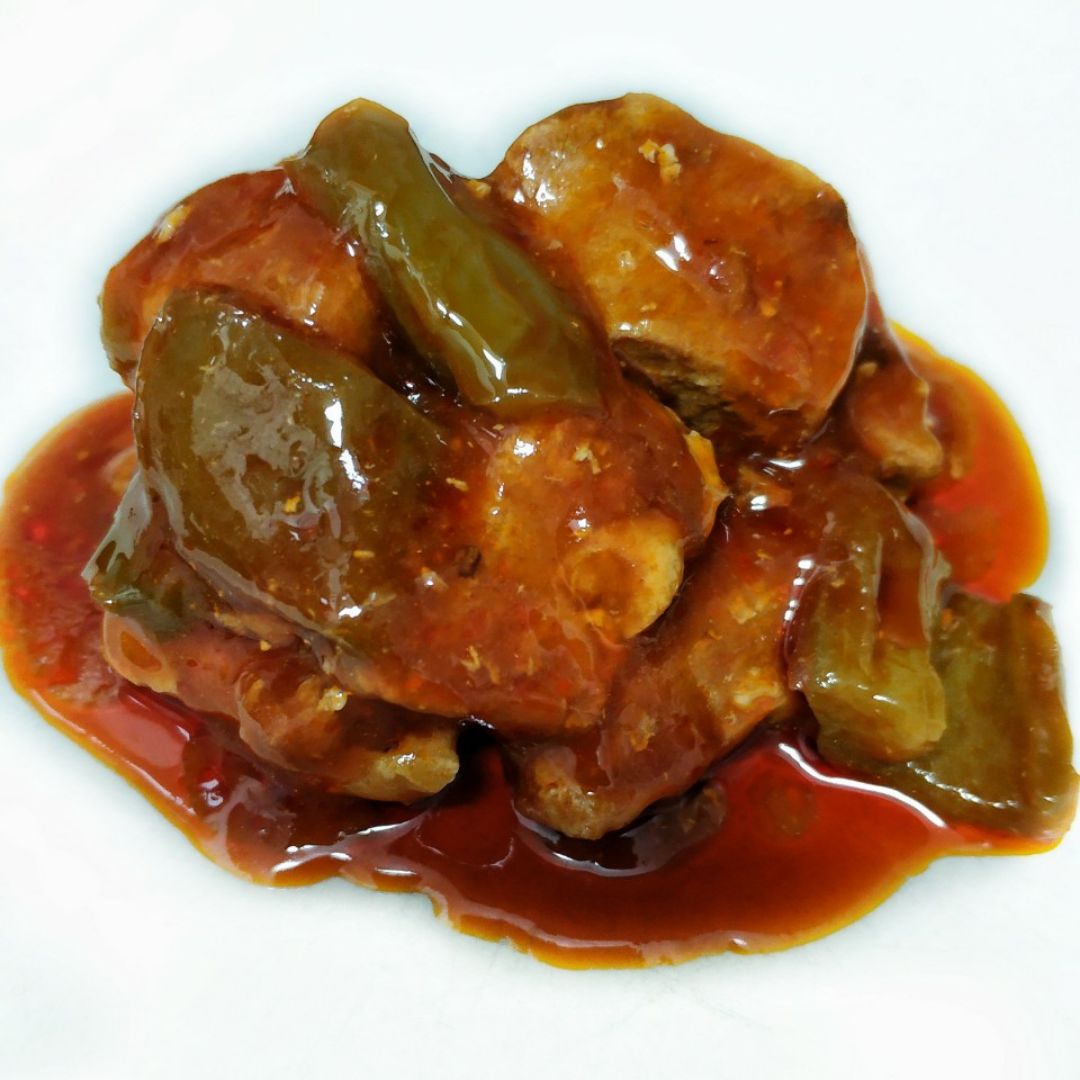 Atún con tomate y pimientos. Atún con tomate y pimientos.