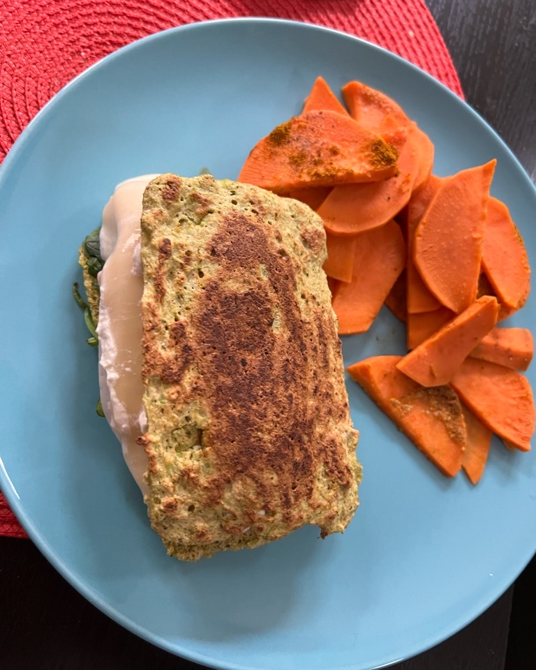 Sandwich con pan de brocoli🥦 Sandwich con pan de brocoli🥦