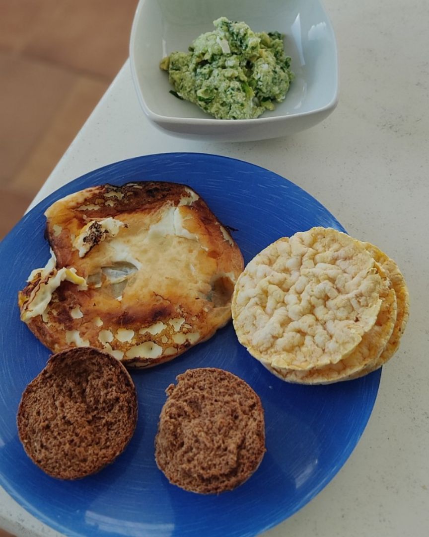 Desayuno con albahaca y huevo🤤 Desayuno con albahaca y huevo🤤