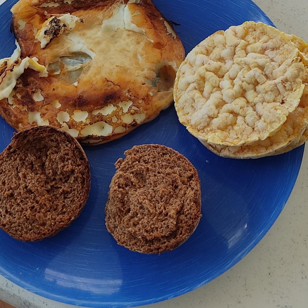 Desayuno con albahaca y huevo🤤 Paso 1 Desayuno con albahaca y huevo🤤 Paso 1