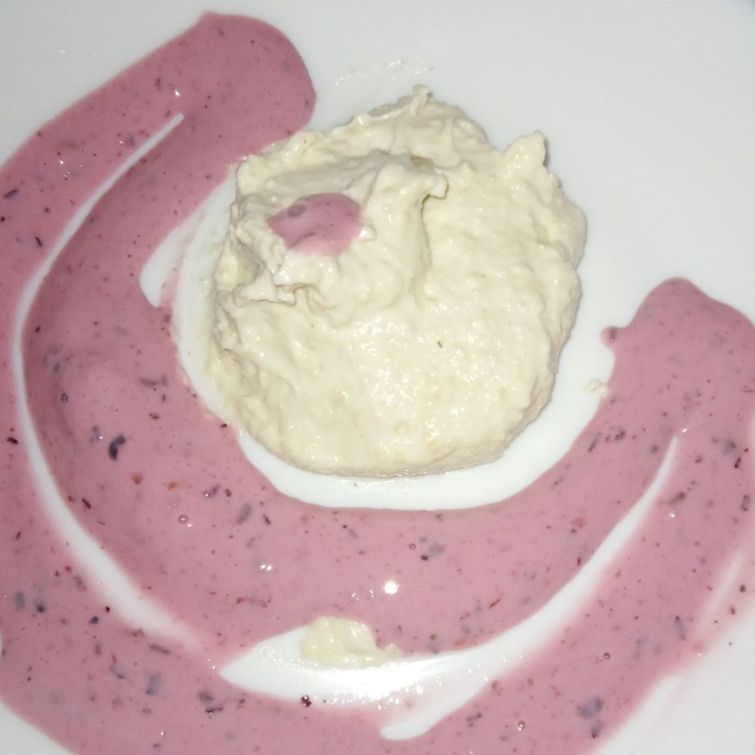 Helado de avellanas y anacardos con yogurt 