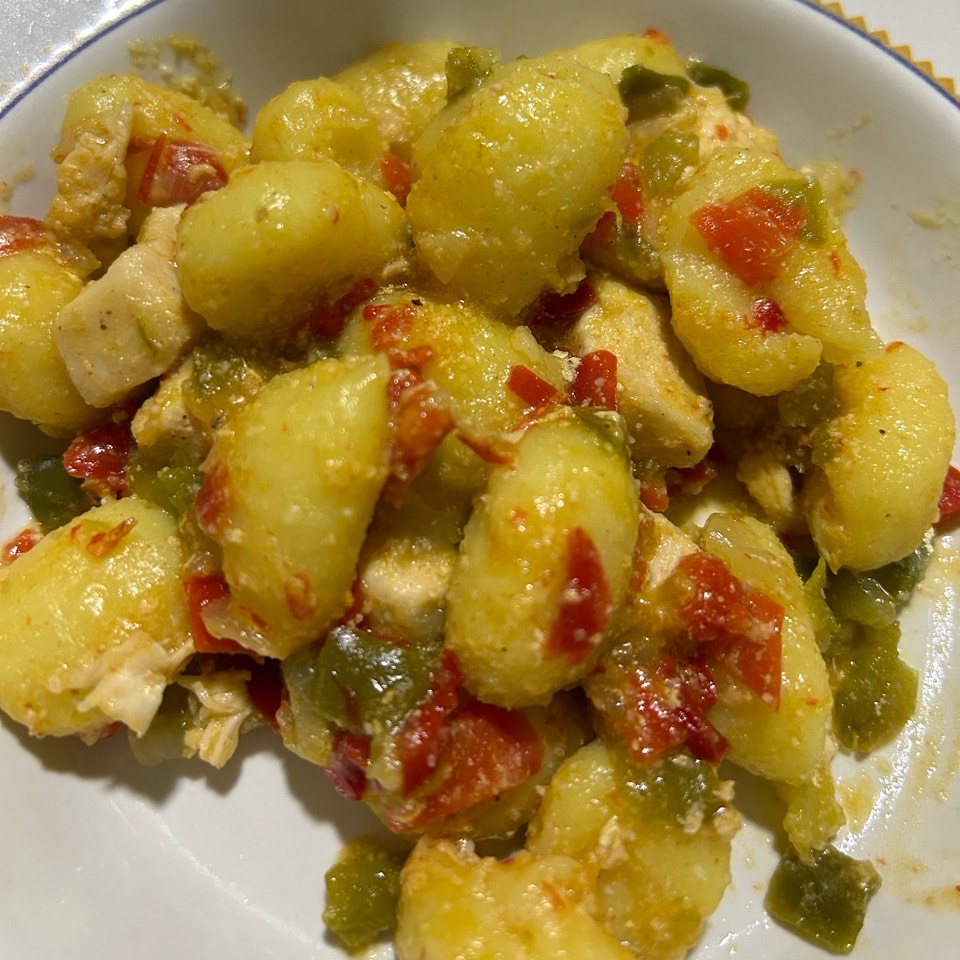 Ñoquis con pollo y verduras 