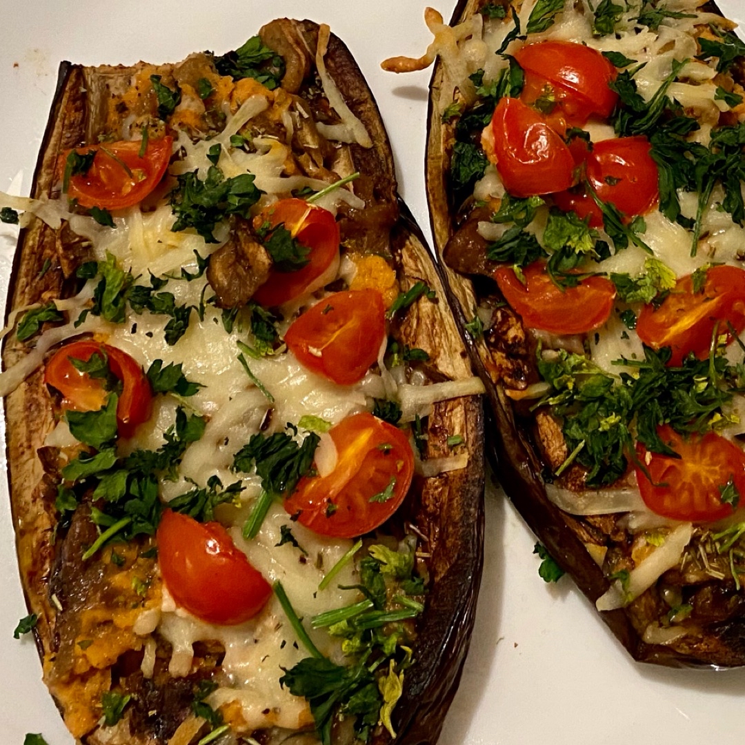 Berenjena asada con queso y tomate Berenjena asada con queso y tomate