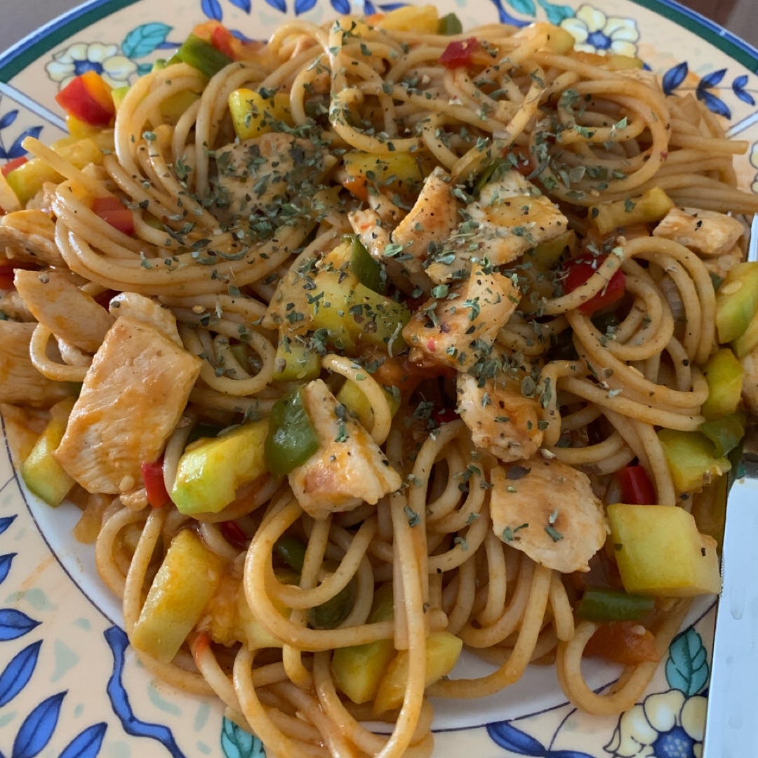 Espaguetis (integrales) con pollo y verduras