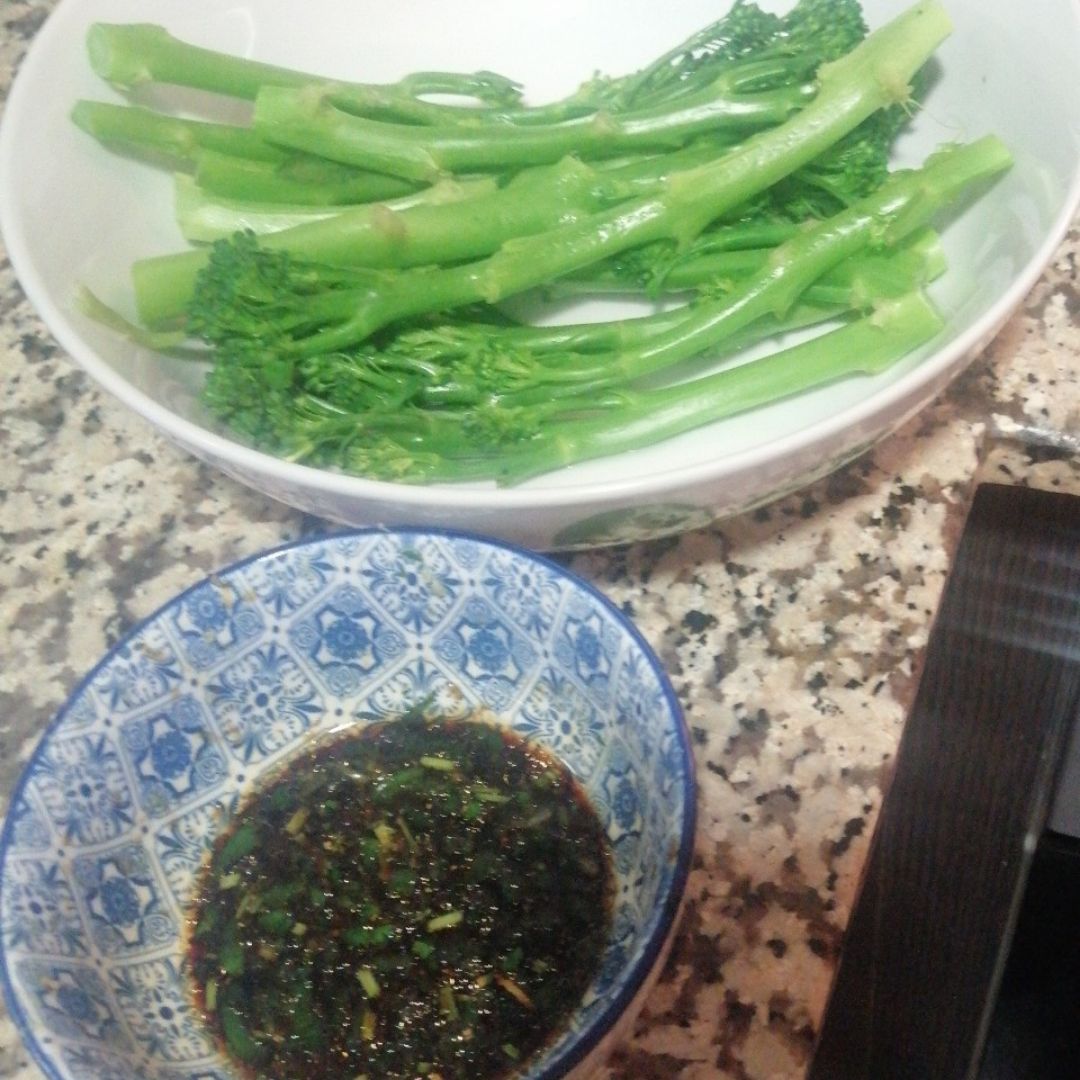 Bimi con salsa de soja Bimi con salsa de soja