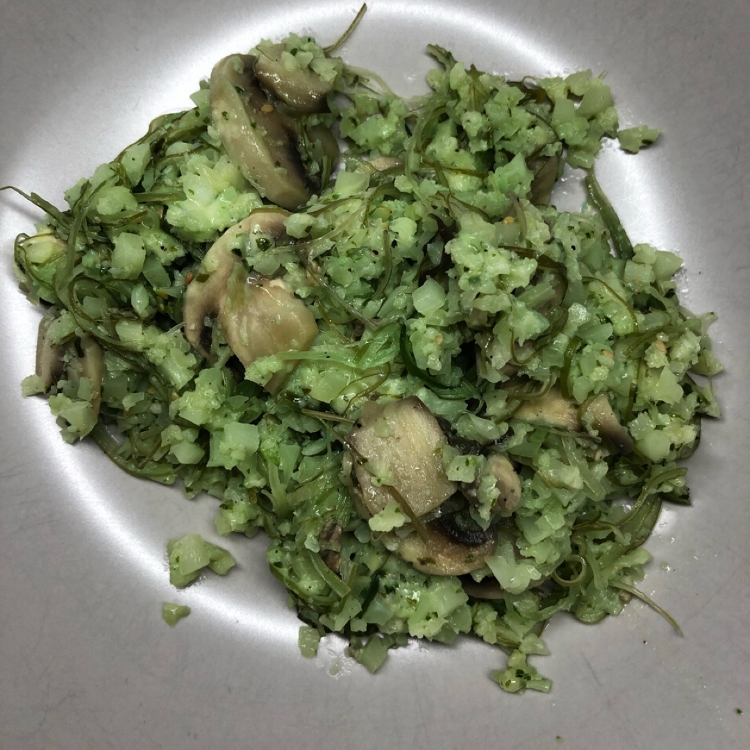 FALSO RISOTTO DE COLIFLOR CON CHAMPIS Y ALGAS FALSO RISOTTO DE COLIFLOR CON CHAMPIS Y ALGAS