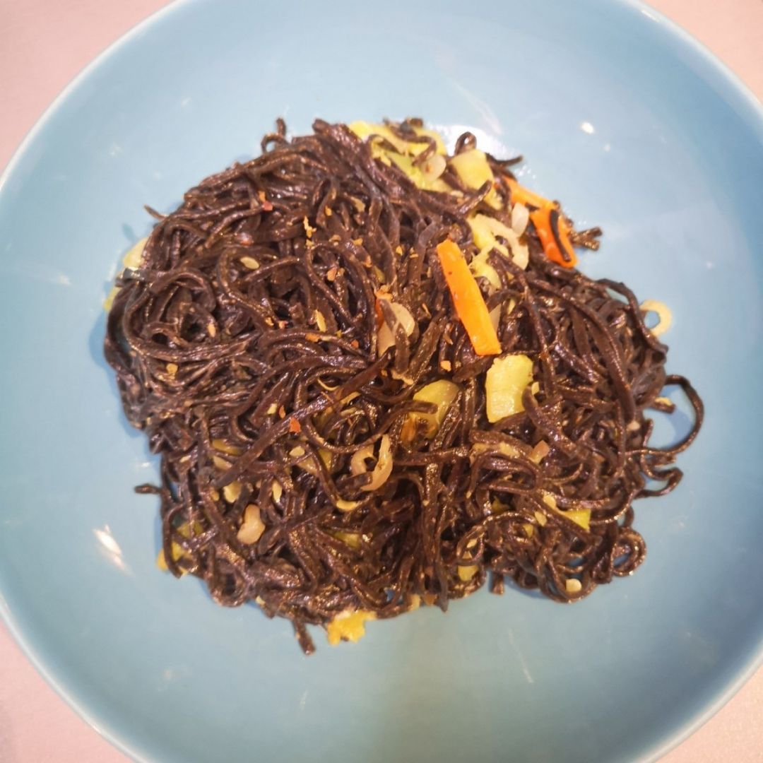 Espaguetis negros a la carbonara Espaguetis negros a la carbonara