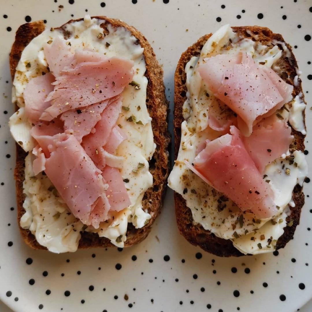 Tostadas con quesito y jamón