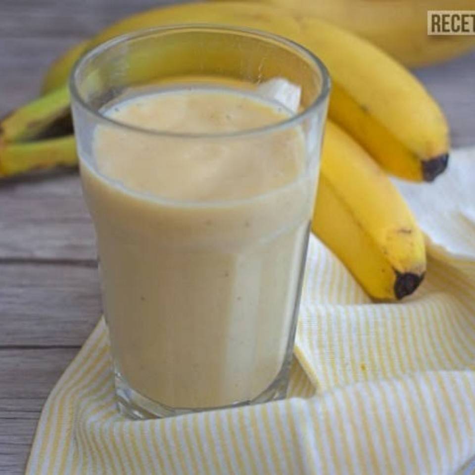 Licuado de plátano. Licuado de plátano.