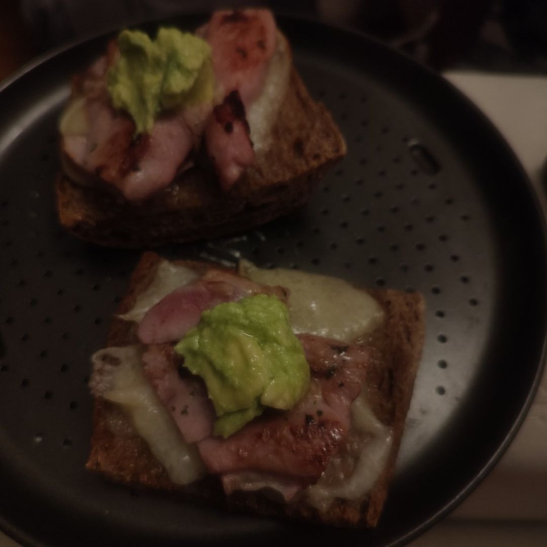 Bocadillo realfooder de pavo marinado, queso idiazabal y aguacate. Paso 2 Bocadillo realfooder de pavo marinado, queso idiazabal y aguacate. Paso 2