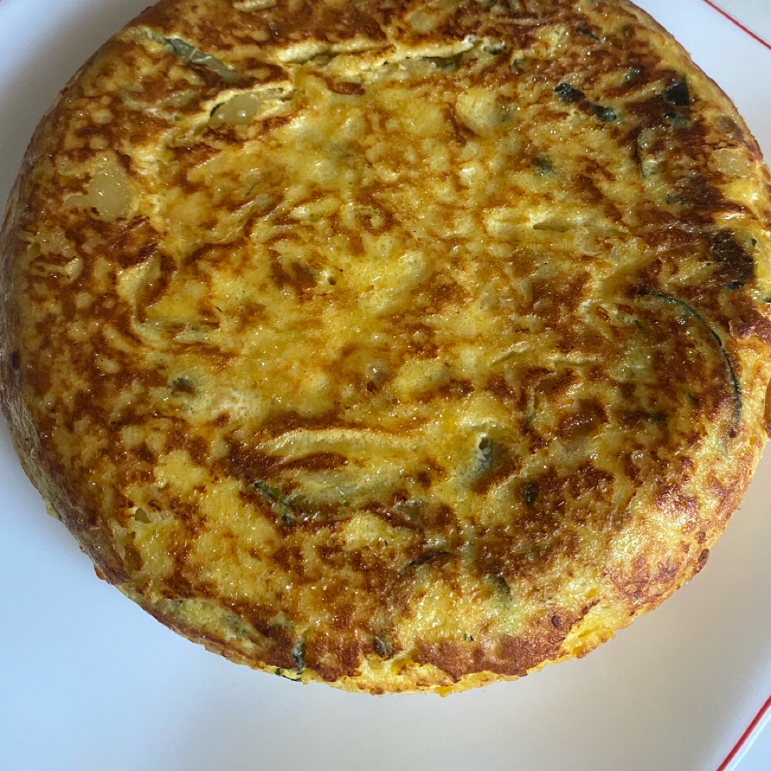 Tortilla de pimientos, patata y calabacín 🫑🌶🥔