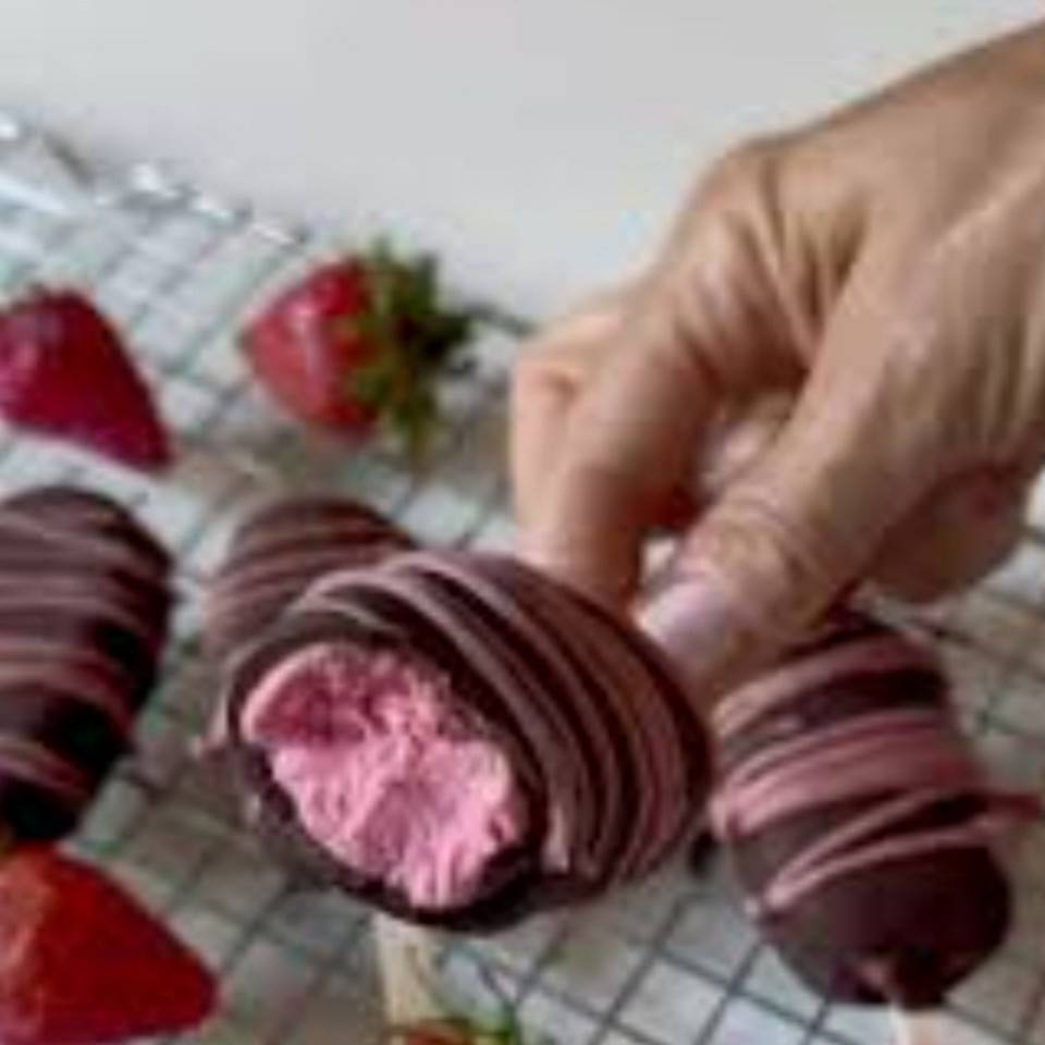 Helados de fresas y queso Helados de fresas y queso