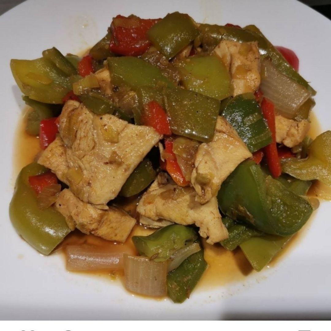Salteado de pollo con verduras Salteado de pollo con verduras